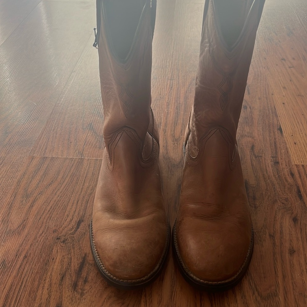 Ariat Roper women’s boots good condition worn only 6 times!